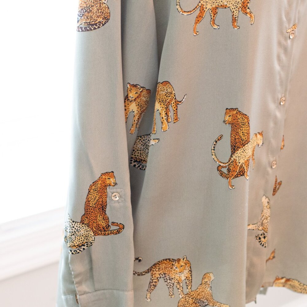 Umgee (Boutique) Sage Green Jungle Cat Blouse Size L - Picture 9 of 14